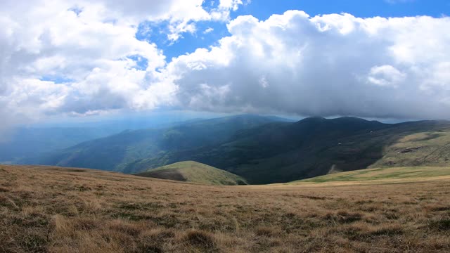 山脉鸟瞰图视频素材