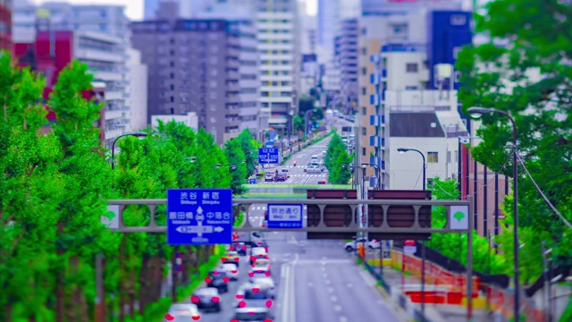 东京倾斜的城市街道上的微缩城市景观的时间推移视频素材