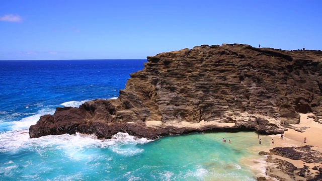 风景如画的海湾与海滩景色视频素材