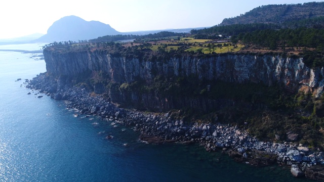 韩国济州岛西浦浦城，八树亭崖视频素材