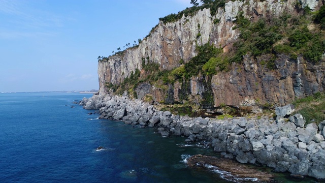 韩国济州岛，白杉亭悬崖和大海视频素材