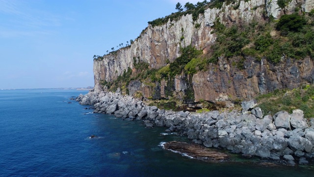 韩国济州岛，白杉亭悬崖和大海视频素材