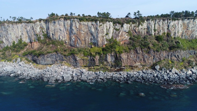 韩国济州岛，白杉亭悬崖和大海视频素材