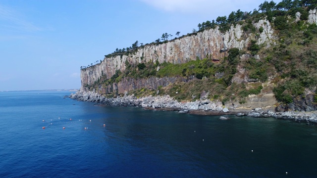 韩国济州岛，白杉亭悬崖和大海视频素材