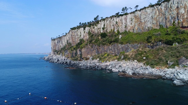 韩国济州岛，白杉亭悬崖和大海视频素材