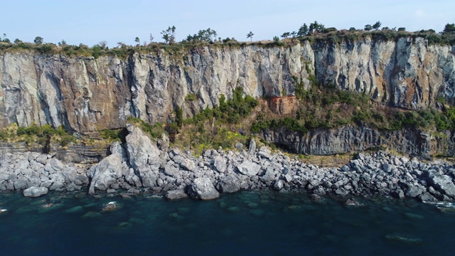 韩国济州岛，白杉亭悬崖和大海视频素材