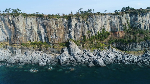 韩国济州岛，白杉亭悬崖和大海视频素材