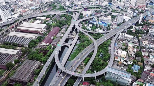 泰国曼谷的住宅建筑和交通鸟瞰图。视频下载