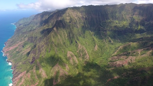 空中卡拉劳山谷，纳帕利海岸州立荒野公园视频素材