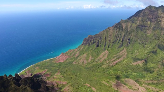 空中卡拉劳山谷，纳帕利海岸州立荒野公园视频素材