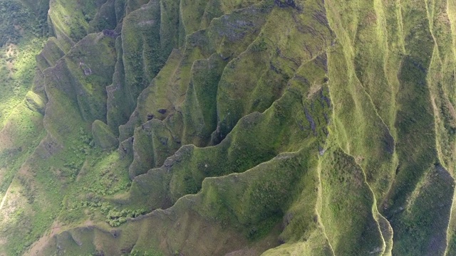 空中卡拉劳山谷，纳帕利海岸州立荒野公园视频素材