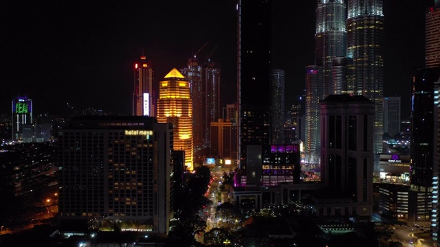 吉隆坡市区交通街道夜间照明空中全景图4k瑞士视频素材