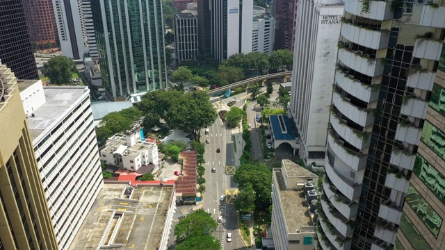 吉隆坡市中心晴天时交通街道空中全景4k马来西亚视频素材