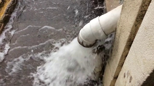 雨从排水老。视频素材