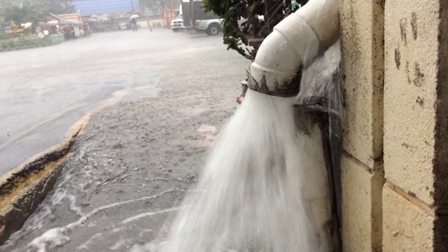 雨从排水老。视频素材