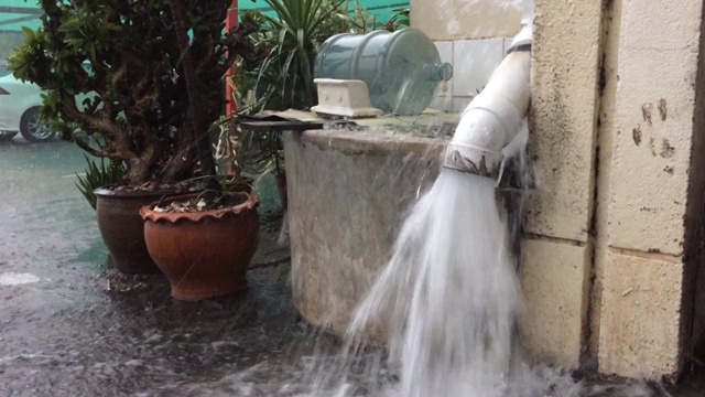 雨从排水老。视频素材