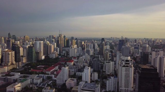 鸟瞰曼谷的城市和建筑，泰国。视频下载