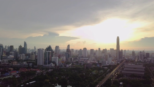 鸟瞰曼谷的城市和建筑，泰国。视频下载