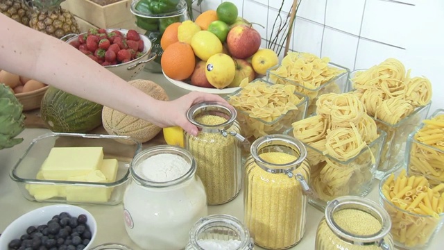 餐桌上的食品视频素材