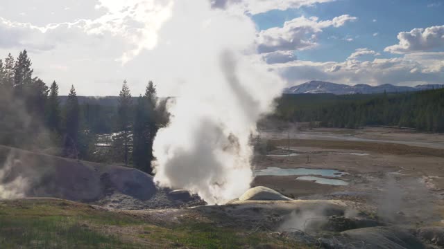 黄石国家公园的火山和地质景观是美国独有的世界奇观视频素材