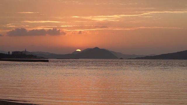 海岸上的日落视频素材