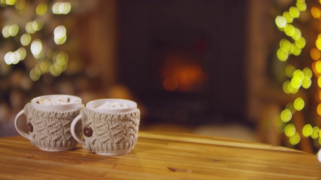 针织毛衣咖啡杯与棉花糖视频素材