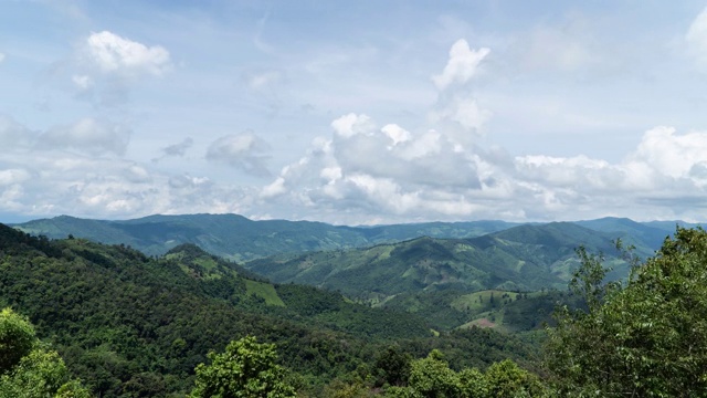 时间流逝山与云的天空视频素材