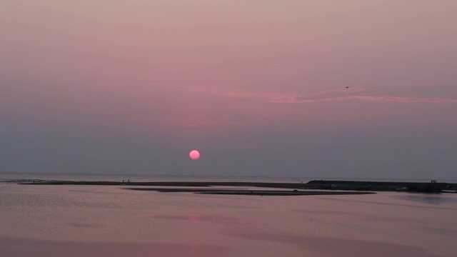 短时间拍摄太阳从海面升起的画面视频素材