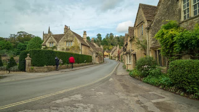 英国威尔特郡科茨沃尔德城堡库姆村的场景- 4k延时视频素材