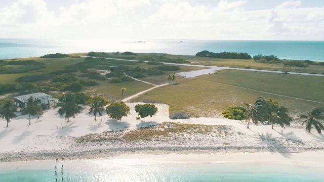 可怕的空中景观-生物站自然保护区的海龟在多斯清真寺热带岛视频素材