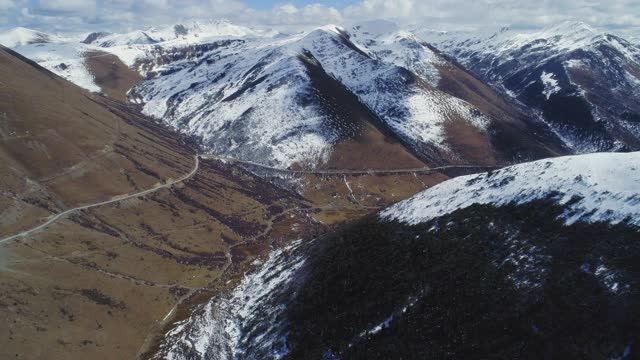 航拍中国v形山谷景观视频素材