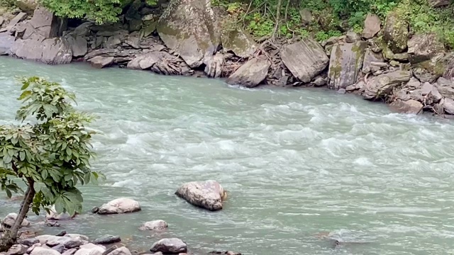 山区湍急的河流视频素材