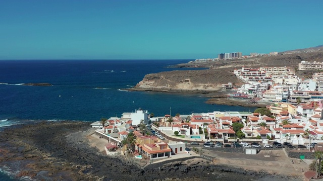 鸟瞰图。Costa Adeje度假村和Playa del Duque海滩，特内里费，加那利群岛，西班牙视频素材