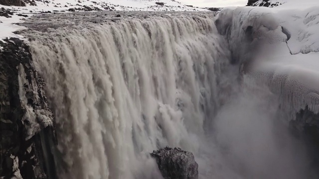 Dettifoss，从侧面天线，慢慢放大。视频素材