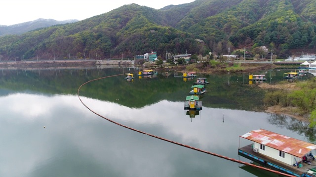 韩国江原道春川溪Uiamho湖钓鱼场所视频素材