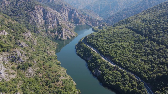 克里希姆水库鸟瞰图，Rhodopes山，保加利亚视频素材