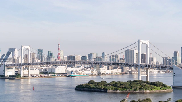 4K超高清夜间至白天延时:鸟瞰图的虹桥与东京塔和东京市中心城市景观日本。视频素材