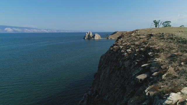 奥洪岛贝加尔湖宁静的鸟瞰图著名的旅游景点视频素材