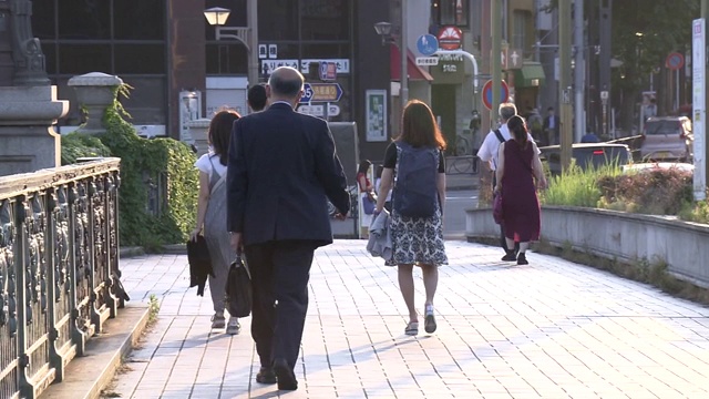 日本东京，人行道上的行人视频素材