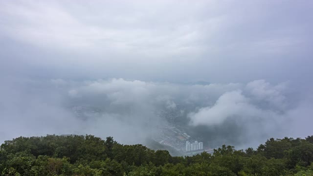 从Bongnaesan山/ yeongwo -gun，江原道，韩国市区的景色视频素材