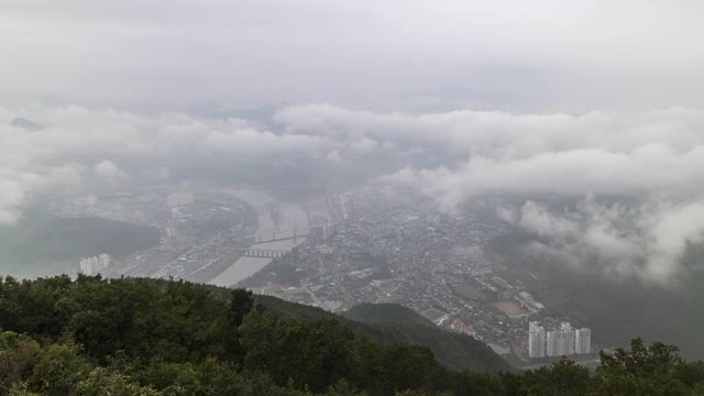 从Bongnaesan山/ yeongwo -gun，江原道，韩国市区的景色视频素材