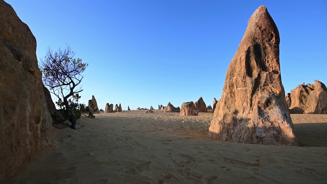 尖峰沙漠石灰岩形成景观视频素材