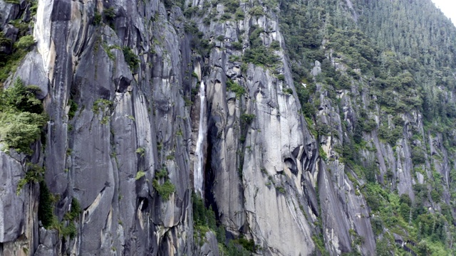 峡谷和瀑布视频下载