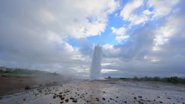 Strokkur Geysir, Haukadalur, Sudurland, 冰岛视频素材