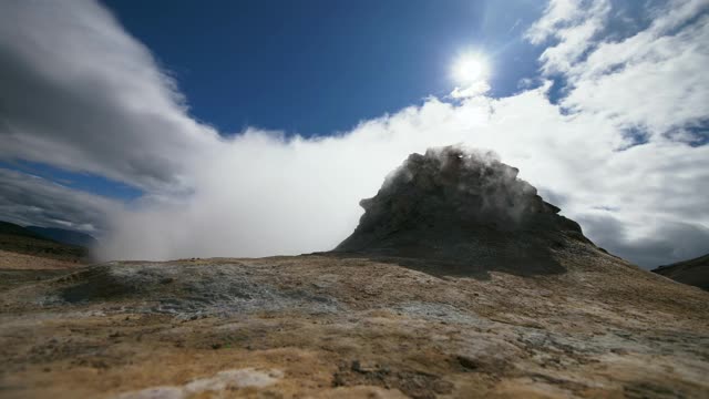 特写，冰岛火山口背向太阳视频素材