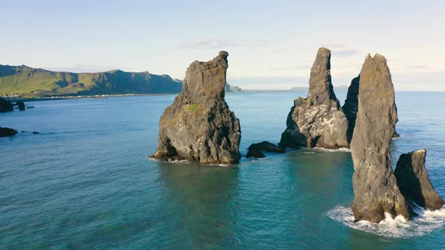 冰岛海岸的玄武岩构造视频素材