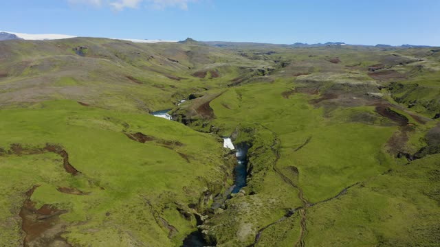 Aerial, pov，冰岛Skógá河上的瀑布视频素材