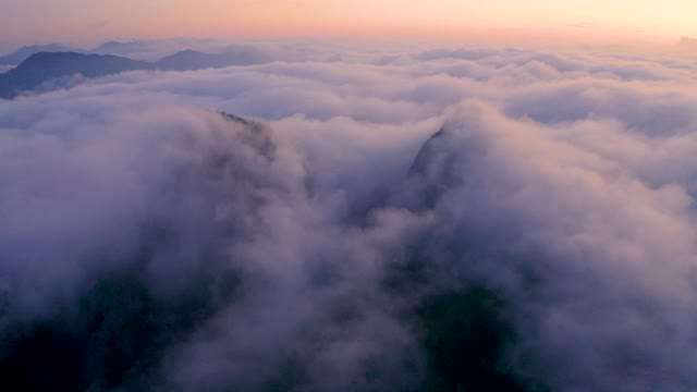 韩国全乐道市麦山省公园(济南郡)麦山山(马耳山)上空的云海视频素材