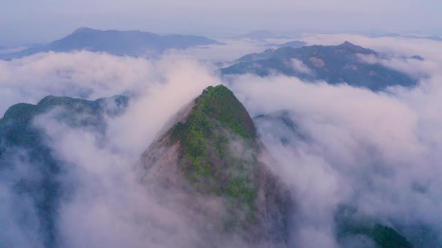 韩国全乐道市麦山省公园(济南郡)麦山山(马耳山)上空的云海视频素材