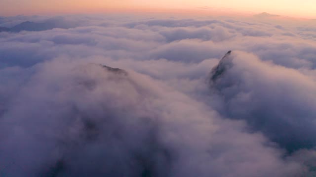 韩国全乐道市麦山省公园(济南郡)麦山山(马耳山)上空的云海视频素材